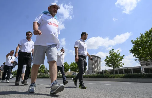 chpde-dananin-kuyrugu-kopuyor-bolu-belediye-baskani-tanju-ozcan-bugun-genel-merkezde-1689136602148.jpg CHP'de dananın kuyruğu koptu! 'Değişim' için kendini yollara vuran Tanju Özcan'dan Genel Merkez Kılıçdaroğlu'na bombardıman: Koltuk fırlattı-7