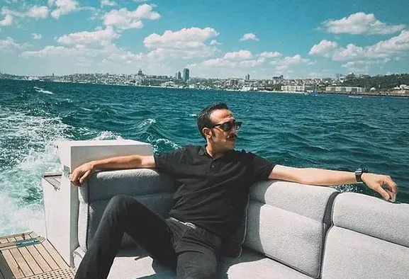 Yalı Çapkını'nın Abidin'inin görüntüleri skandal ki ne skandal! Ersin Arıcı milyonların gözü önünde ağda yaptırdı! Nerede o ağır abi-6