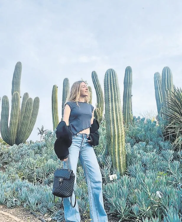 Şarkıcı Sinan Akçıl çadır kent ziyaretleri sırasında Rabia teyzeden evlilik duası aldı-10