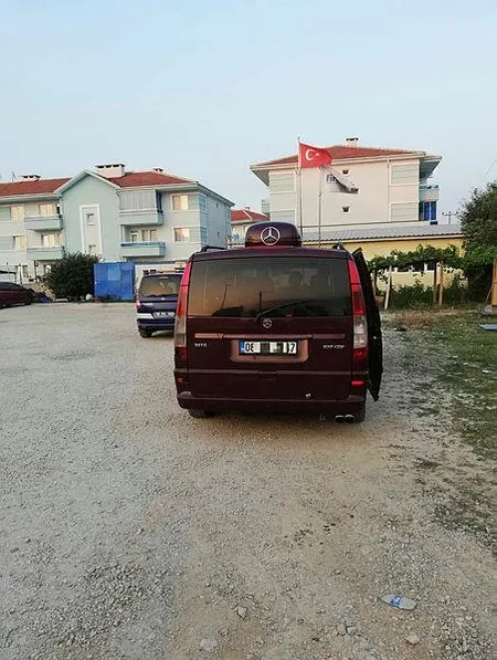 Bursa'da şaşkına çeviren olay! Dilenciler lüks minibüste yakalandılar-1