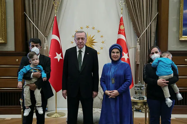 Başkan Erdoğan siyam ikizleri Derman ve Yiğit Evrensel'in doğum gününü kutladı