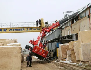 Devrilen vincin altında kalan işçi hayatını kaybetti