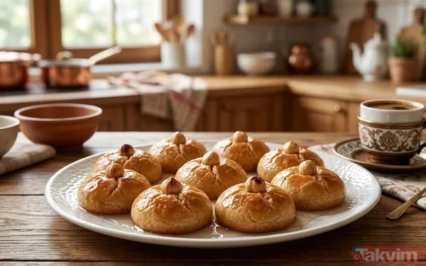 Şekerpare (10-12 Kişilik) Malzemeler: Un, Tereyağı, Yumurta, İrmik, Pudra Şekeri, Kabartma Tozu, Vanilin, Fındık Şerbet İçin: Toz Şeker, Su, Limon Tarif: Hamur...