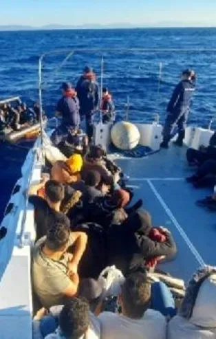Muğla Datça'da 64 göçmen kurtarıldı