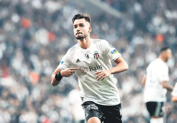 selin-turkmen-gonlunu-besiktasli-futbolcu-tayyip-talha-sanuca-kaptirdi-cicegi-burnunda-cift-gocekte-1686769601885.jpeg Selin Türkmen gönlünü Beşiktaşlı futbolcu Tayyip Talha Sanuç’a kaptırdı! Çiçeği burnunda çift Göcek’te...-5
