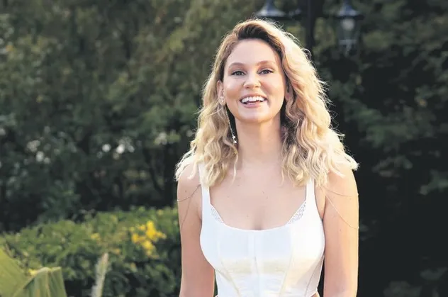 Arkad'aşk'lık!   Farah Zeynep Abdullah ile Umut Evirgen, birlikte Yunanistan tatiline çıktı | Saklambaç haberleri