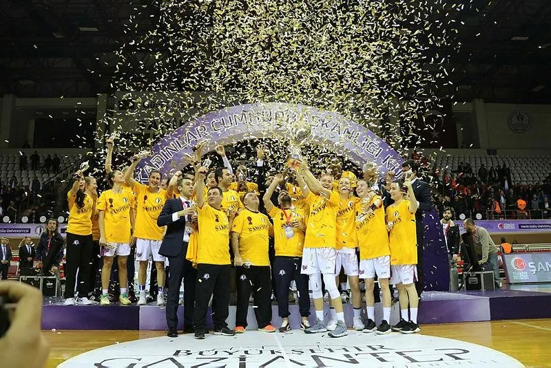 Kupa Yakın Doğu Üniversitesi'nin