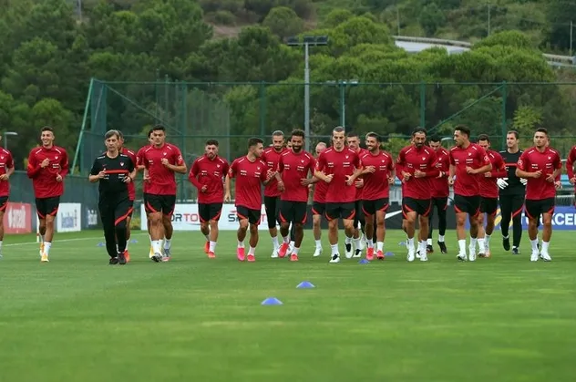 A Milli Takım aday kadrosunda sürpriz değişiklik! Fenerbahçe kalecisi Altay Bayındır A Milli Takım'da