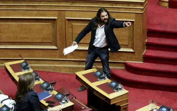 Son dakika: Yunanistan'da Türkiye düşmanı suç örgütü Altın Şafak Partisinin yöneticilerine 13'er yıl hapis cezası-1