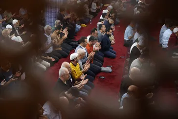 Dua ve tövbelerin kabul edildiği kutlu gecede eller semaya açıldı! İşte Türkiye'den Kadir Gecesi'ne özel kareler...