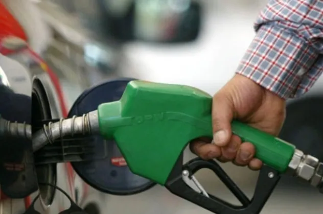 SON DAKİKA: Benzine 37 kuruş zam geldi