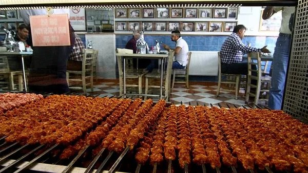 adana-ile-sanliurfa-arasinda-en-lezzetli-kebap-tartismasi-yeniden-alevlendi-1603443282656.jpg