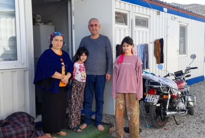 Depremzedeler: Kalyon Holding hızır gibi yetişti