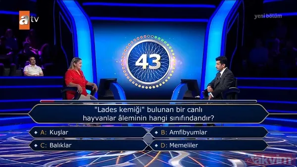 Kenan İmirzalıoğlu'nun sunduğu Kim Milyoner Olmak İster'de duygu dolu anlar! Süper Baba dizisinde Şevket Altuğ’un canlandırdığı Fiko… - 22