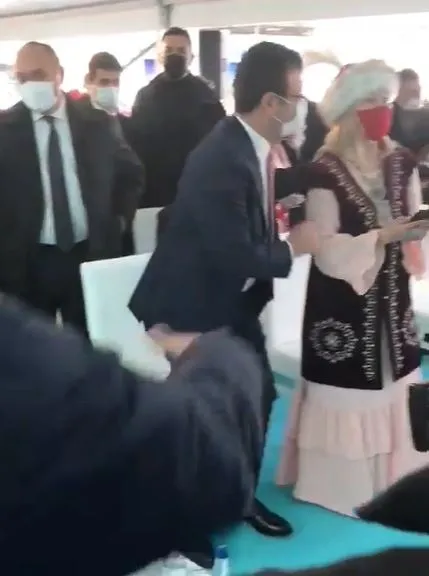 chpli-ekrem-imamoglu-bugun-yanina-oturdugu-bir-vatandastan-beddua-yedi-1616099645814.jpg