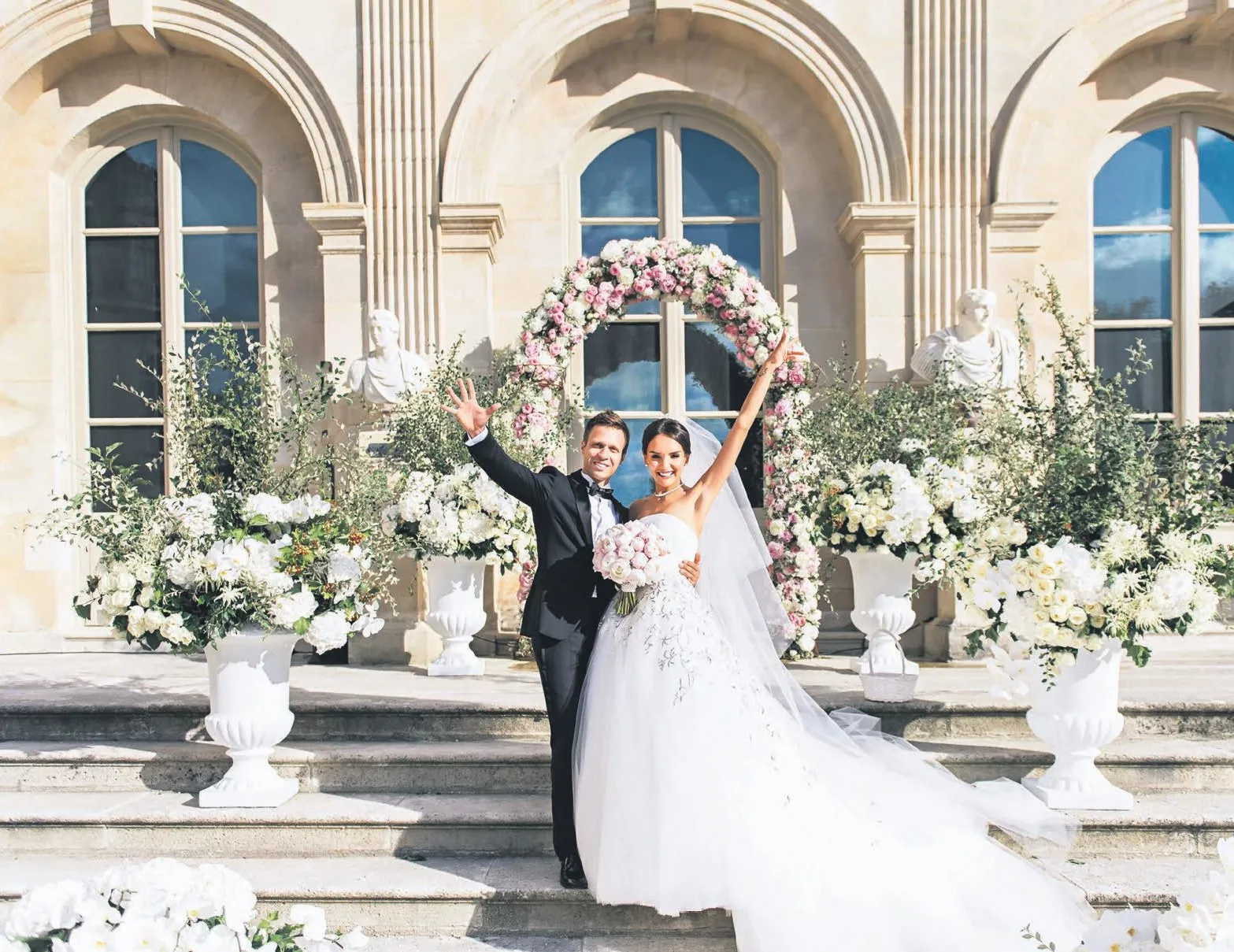 Evlenene 24 maaş ikramiye