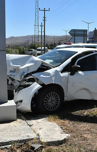 Sivas'ta feci kaza: 4 yaralı!