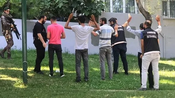 Üsküdar'da dev polis uygulaması-1