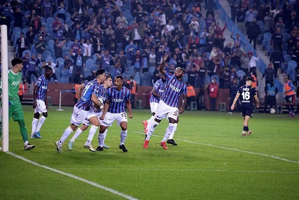 Bakasetas şov yaptı! Lider değişti... Trabzonspor 3-1 Fenerbahçe | MAÇ SONUCU!-6