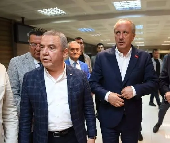 chpli-muhittin-bocekin-rusvet-carki-desifre-kendi-tehdit-etti-oglu-siyah-posetlerle-milyonlar-kaldirdi-bomba-m-1759066661313.jpeg 2018 seçimlerinde müteaahitlerden toplanan paraların Muharrem İnce'nin oğlu Salih Arda İnce'ye teslim edildiği ifade edildi