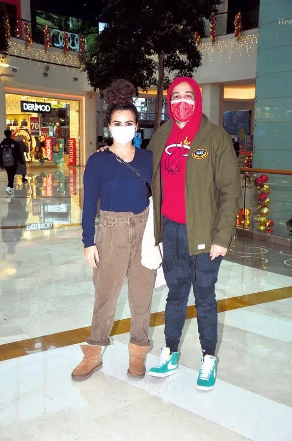 Yeni yılı Los Angeles’ta karşıladılar ama yetmedi! Ebru Şallı ile Uğur Akkuş’un tatili tam gaz sürüyor-5