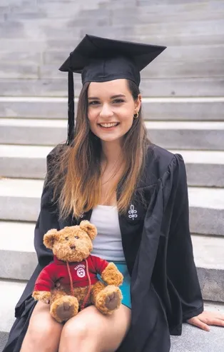 Harvard’ı bitiren oyuncu Ece Hakim, ABD'de kendisini ziyarete gelen ailesinden bakın neler istedi