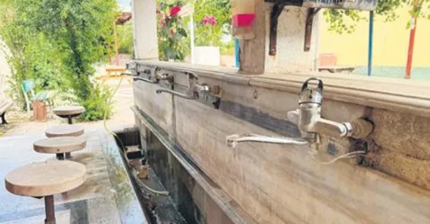 Duyan akın ediyor, bidon bidon doldurup götürüyor! Bölge sakinleri neye uğradığını şaşırdı