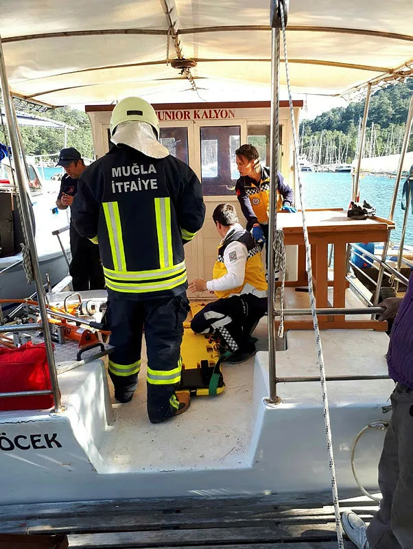 Teknede karnına korkuluk demiri batan çocuk yaralandı-2