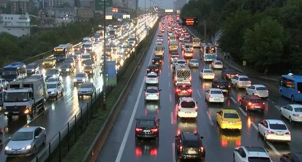 son-dakika-yola-cikacaklar-dikkat-istanbulda-yagmur-sonrasi-trafik-kilitlendi-1602602607594.jpeg Son dakika: Yola çıkacaklar dikkat! İstanbul'da yağmur sonrası trafik kilitlendi-2