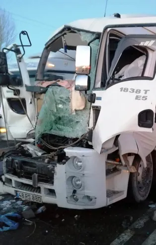 Bitlis'te iki TIR çarpıştı! 1 ölü, 1 yaralı