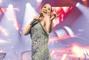 Aşkın Nur Yengi’den muhteşem konser