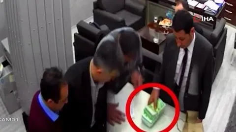 chpli-ekrem-imamoglunun-ali-cengiz-oyunu-sariyerde-yaklasik-15-milyar-tl-degerinde-3-villasini-mal-beyaninda-g-1711293915445.jpeg CHP'li Ekrem İmamoğlu'nun Ali Cengiz oyunu! Sarıyer'de yaklaşık 1,5 milyar TL değerinde 3 villasını mal beyanında göstermediği ortaya çıktı-7