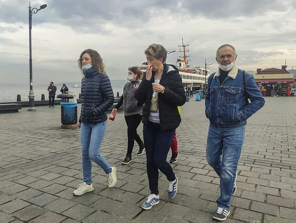 1609067538863.jpg Eminönü'nde turist yoğunluğu! Sokaklar onlara kaldı-4