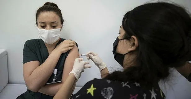 Koronavirüs aşısı olan sağlık personeli sayısı 800 bini aştı