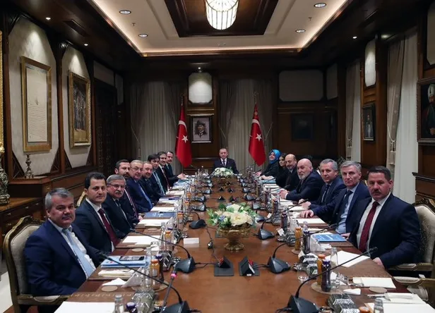 baskan-erdogan-memur-sen-heyetini-kabul-etti-1578936132420.jpg