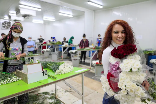 Antalya’da koronavirüs krizini fırsata çeviren çiçek sektörü 90 milyon dolarlık ihracat yaptı