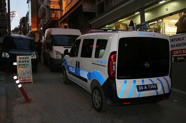 İzmir'de baba dehşeti! İki kızını...