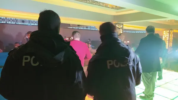 cok-yuksek-riskli-iller-arasinda-yer-alan-konyada-acik-olan-eglence-mekanina-baskin-243-bin-lira-ceza-kesildi-1614678449551.jpg Çok yüksek riskli iller arasında yer alan Konya'da açık olan eğlence mekanına baskın! 243 bin lira ceza kesildi-3