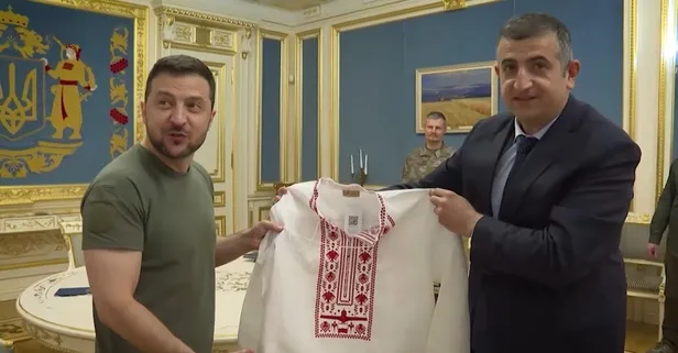 Haluk Bayraktar'dan Zelenski'ye 'Bayraktar' işlemeli 'vışıvanka' gömleği