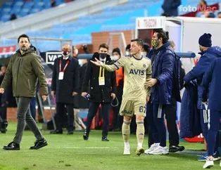 Trabzonspor maçı sonrası Fenerbahçe'de Mesut Özil'e sert uyarı! Erol Bulut'a tepki göstermişti...