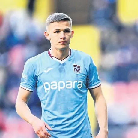 Sikan takımda kalıyor