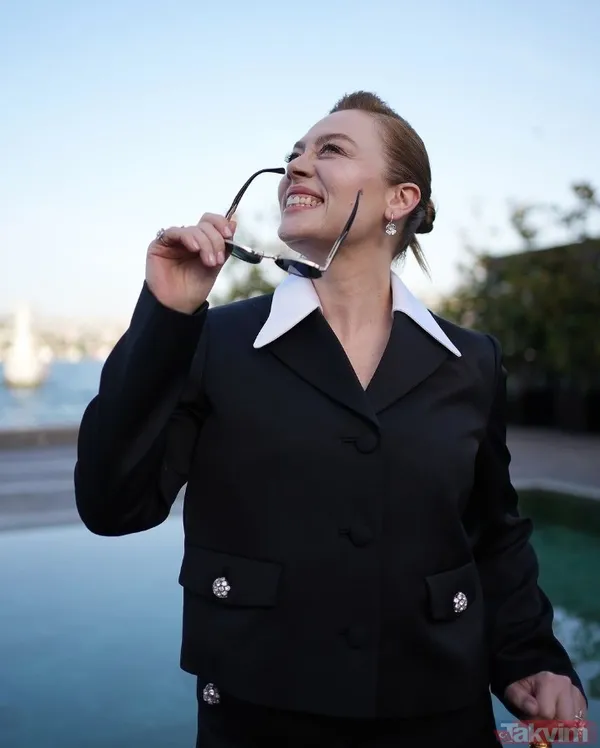 Bahar'ın yıldızı Demet Evgar'ın kızı Mavi'ye bakın! Beraber tatile çıktılar! Mavi'nin tavşan sevdiği anlar beğeni yağmuruna tutuldu - 2