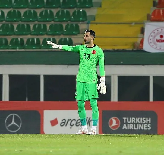 besiktas-istedi-fenerbahce-aliyor-emirhan-topcu-surprizi-1659344958286.jpg Beşiktaş istedi Fenerbahçe alıyor! Emirhan Topçu sürprizi-6