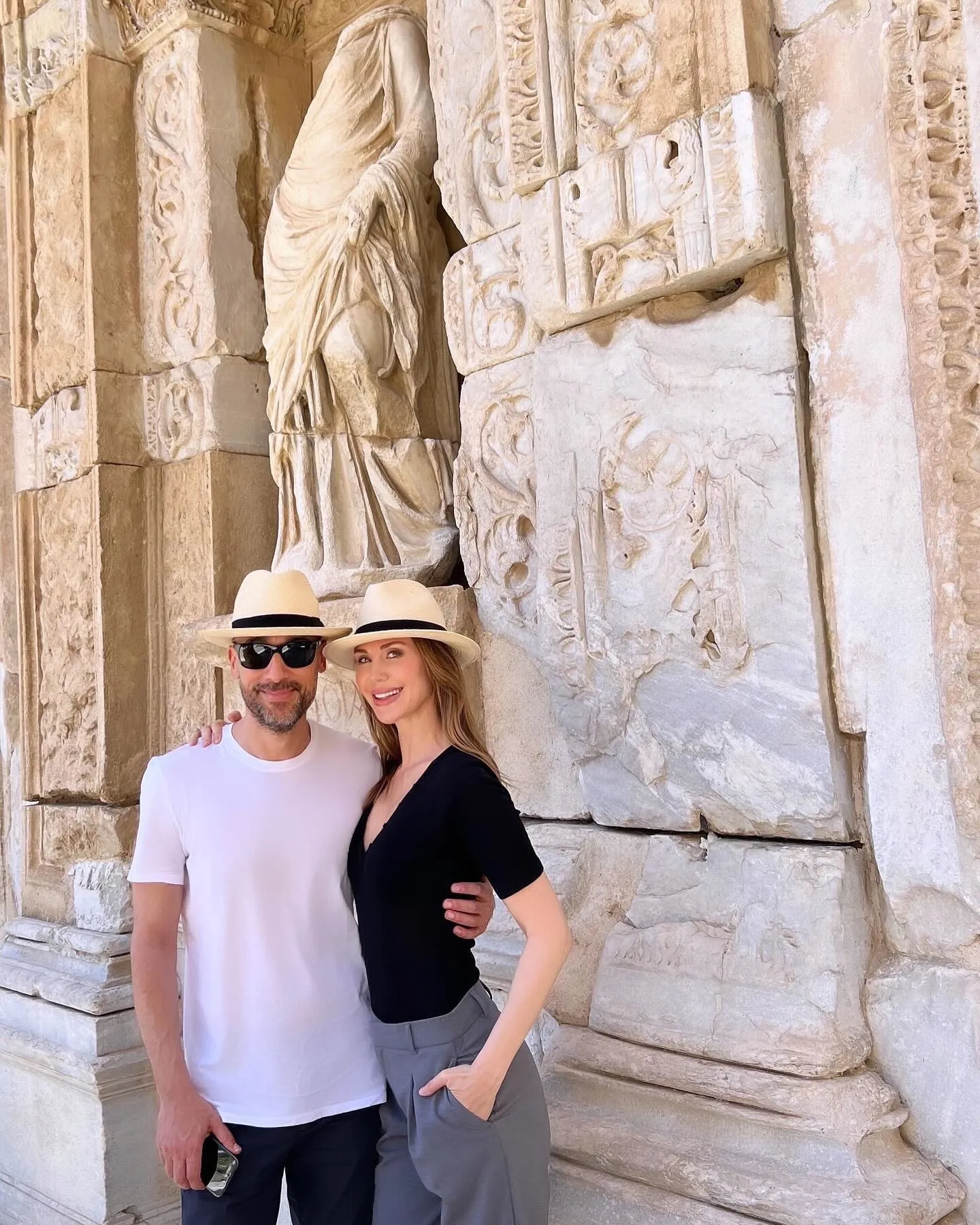 İbrahim Kutluay’ın kopyası! Demet Şener soluğu İspanya'daki oğlunun yanında aldı! Ömer’in son halini gören: Ne yakışıklı bir delikanlı olmuş - 14