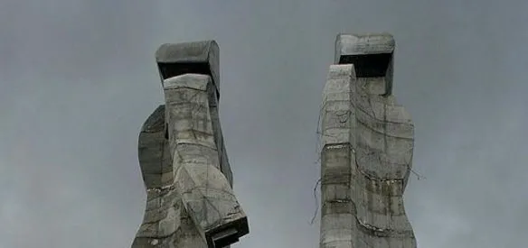 Kars Belediye Meclisi, kentteki ''tartışmalı heykel''le ilgili yıkım kararı aldı