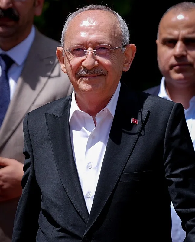 kilicdaroglundan-ozgur-ozel-hamlesi-grup-baskanligi-gorevine-iptal-dilekcesi-1779826084491.jpeg Kemal Kılıçdaroğlu'ndan Özgür Özel hamlesi: Ne koltuğu bıraktı ne de grup başkanlığını | İptali için dilekçe verdi-4