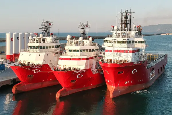 kanli-noel-sehitleri-murat-hakan-kutsi-ilhan-kardeslerin-isimlerinin-ardindan-anneleri-muruvvet-ilhanin-da-adi-1662219466950.jpg Kanlı Noel şehitleri Murat Hakan Kutsi İlhan kardeşlerin isimlerinin ardından anneleri Mürüvvet İlhan'ın da adı bir gemiye verildi-2