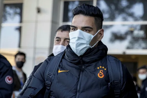 Fenerbahçe'ye büyük umutlarla transfer edilen Mbwana Samatta sezonun en büyük hayal kırıklıklarından biri oldu-5