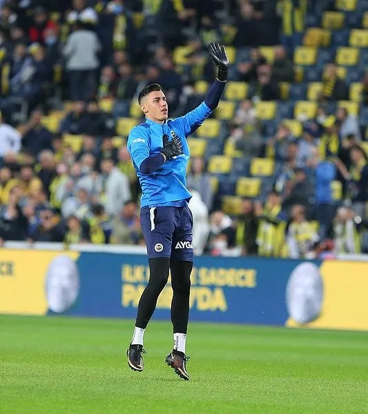 fenerbahce-berke-ozeri-koruma-altina-aldi-1637271243341.jpeg Fenerbahçe Berke Özer'i koruma altına aldı!-2