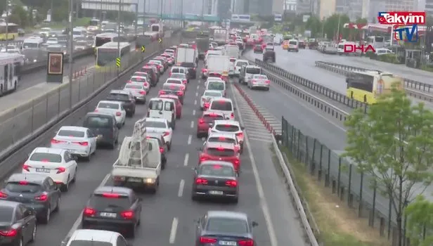 İstanbul'da trafik yoğunluğu yüzde 81 seviyesine ulaştı.